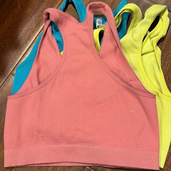 Zenana ribbed v neck wide strap tank
Teal, light mustard, dark coral - Picture 5 of 6